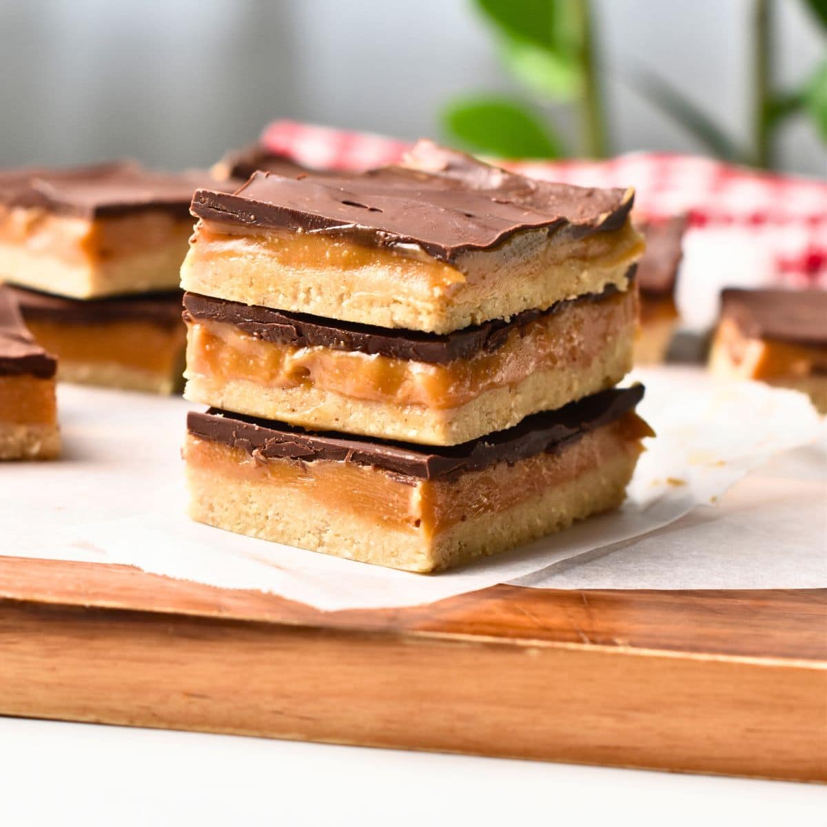 Indulge in Homemade No-Bake Twix Bars: Quick & Comforting Dessert